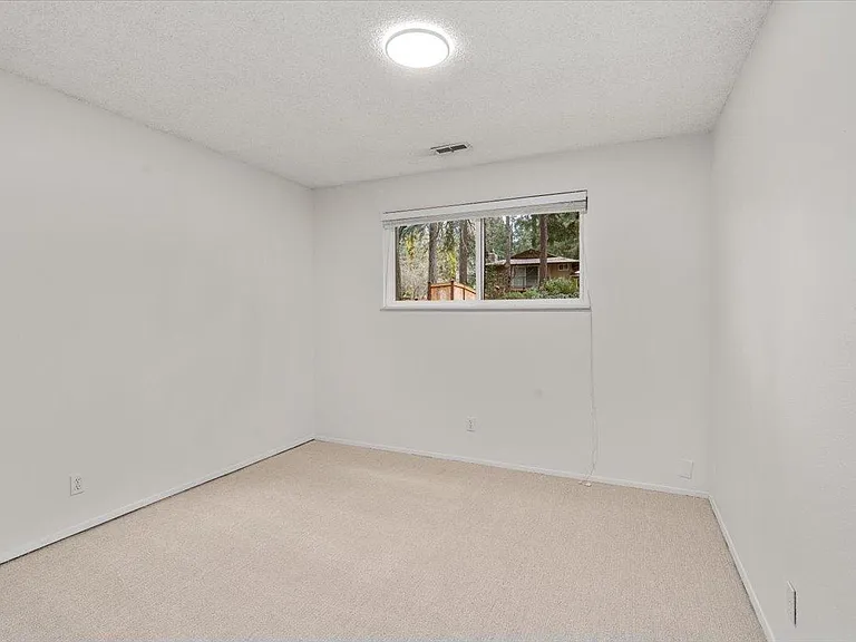 101 Point Fosdick Cir NW — Photo 32