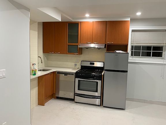 4th image of 25-35 32nd St #A