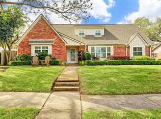 2906 Stoney Brook Dr, Houston, TX 77063