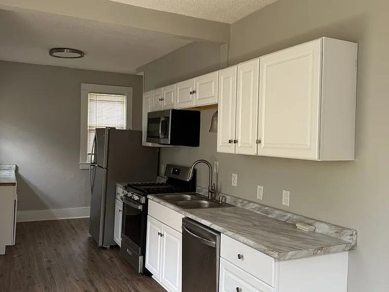 452 Whitelaw Ave — Photo 4