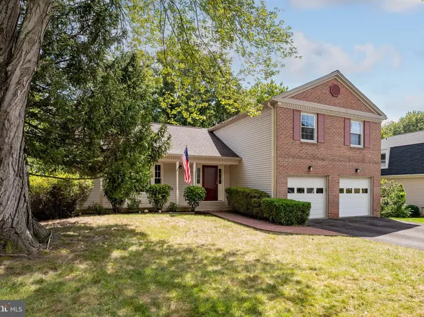 8105 Viola St, Springfield, VA 22152