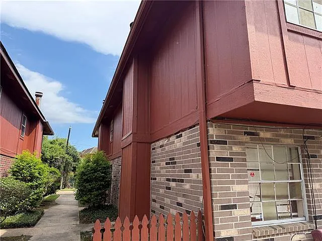 3 bed, 1.5 bath, 1440 sqft, $1,500 — Photo 1