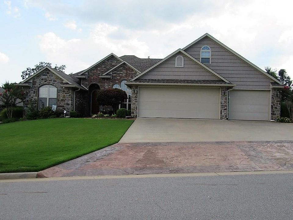 1st image of 2521 Parkway Ln