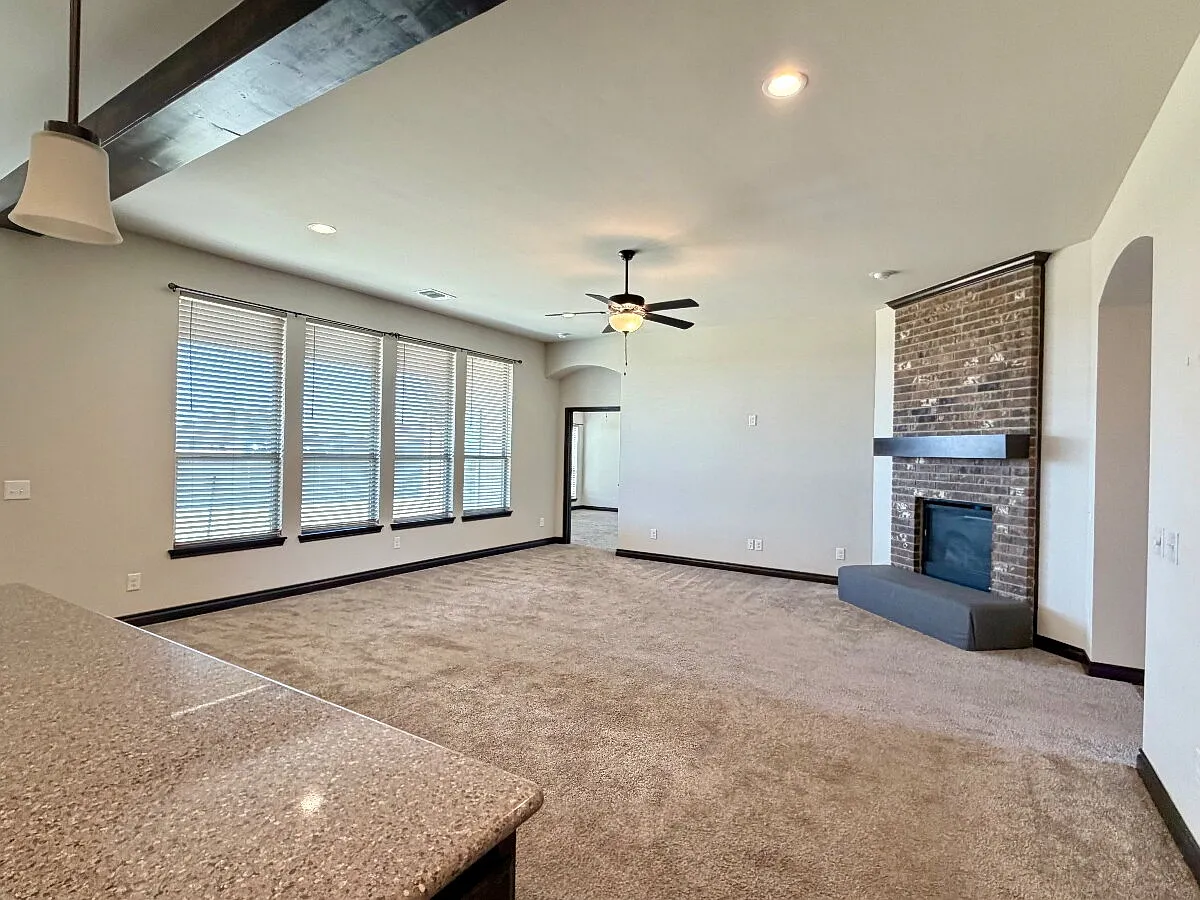4 bed, 2.0 bath, 2150 sqft, $2,295 — Photo 4