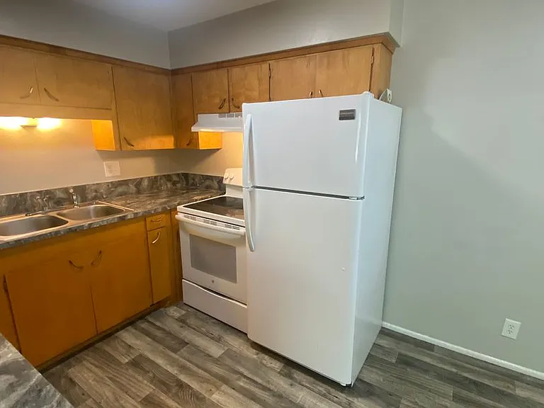 401 S Holly St — Photo 34