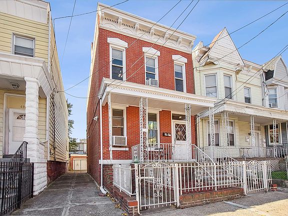 4th image of 71 Oak St