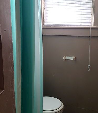 4th image of 212 E Yauger St