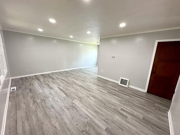 4th image of 400 Barth Ave #400