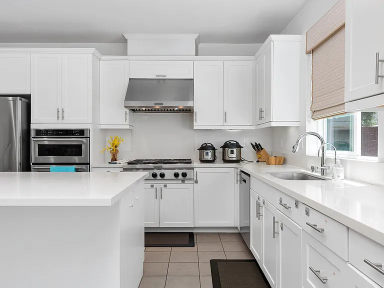 655 Manzanita Ln — Photo 8