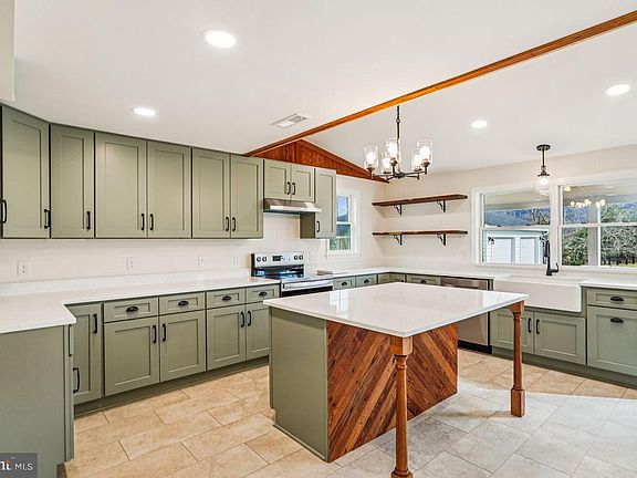 4th image of 19452 Garretts Mill Rd