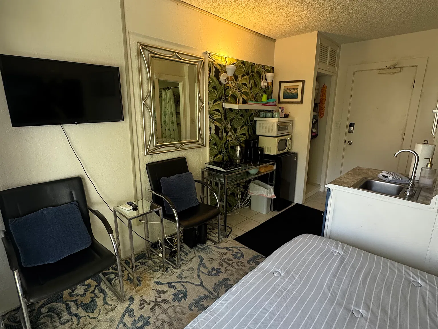 Studio, 330 sqft, $2,095 — Photo 3