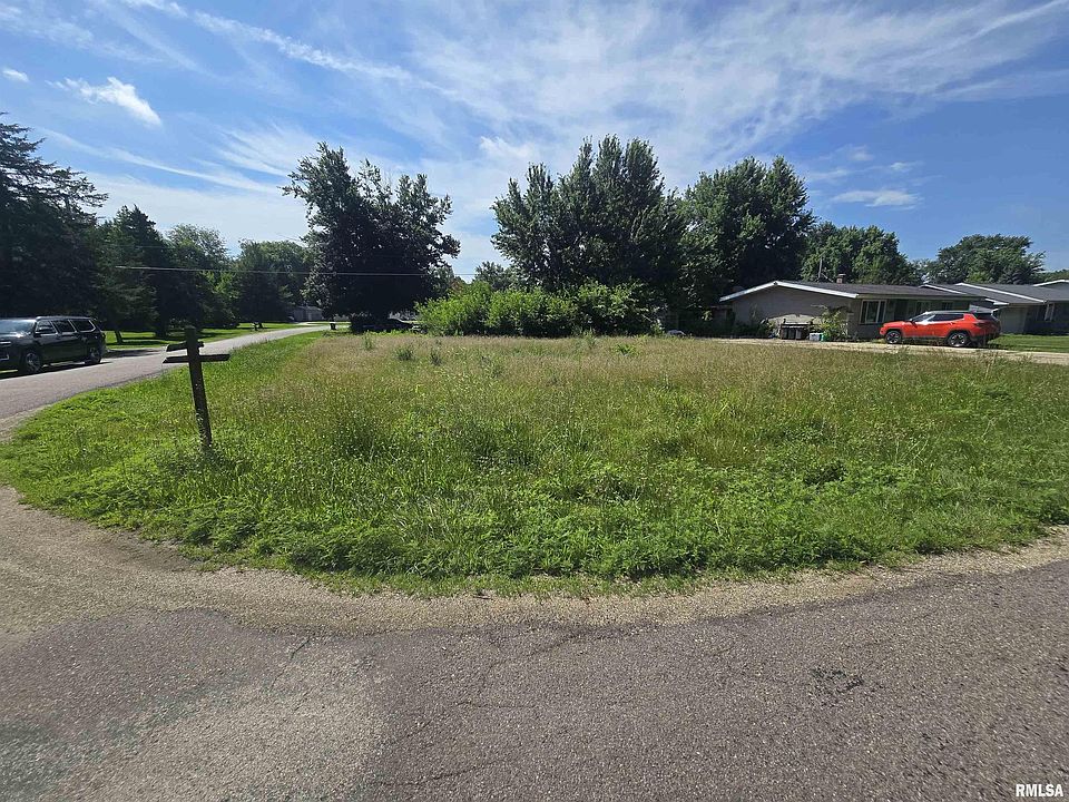 1st image of 30 Lakeview Dr