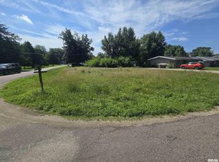 30 Lakeview Dr, Manito, IL 61546