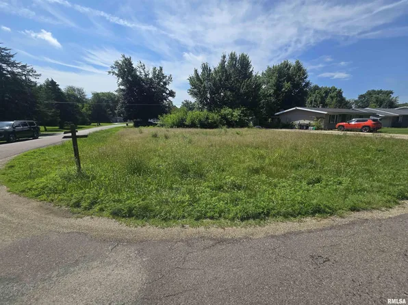 30 Lakeview Dr, Manito, IL 61546