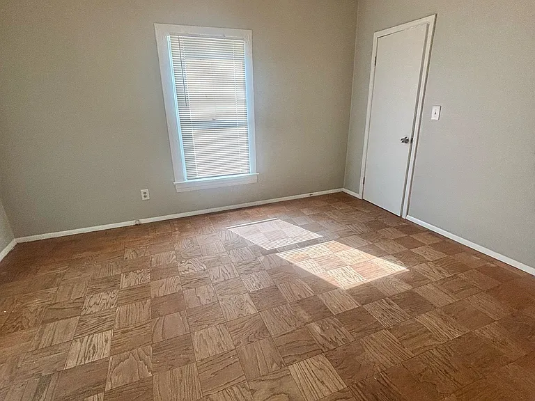 1112 Weller Ave — Photo 5