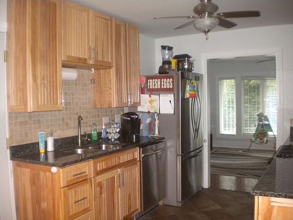 3rd image of 130 Hilltop Dr