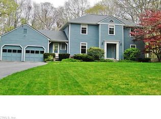 13 Cranwood Rd, Ledyard, CT 06339