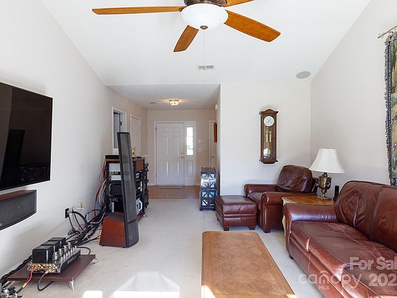 4th image of 611 Chase Brook Dr