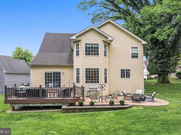 3rd image of 304 Carolee Cir