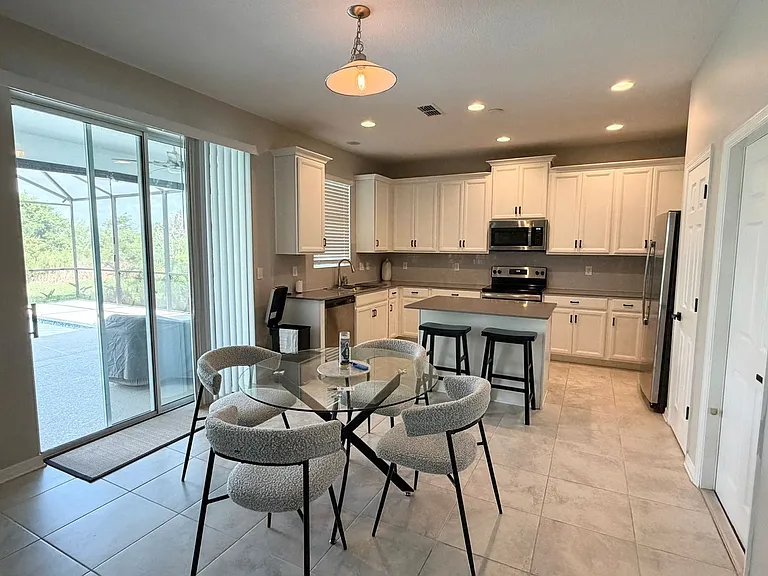 1659 Chatsworth Cir — Photo 9
