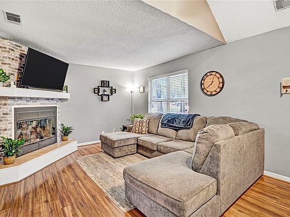 5th image of 122 Abbey Ct