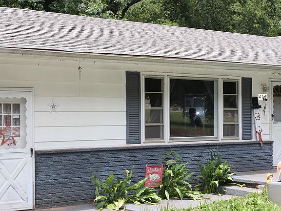 2nd image of 419 Hawkins Rd