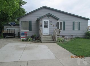 205 E 2nd St, Kanawha, IA 50447