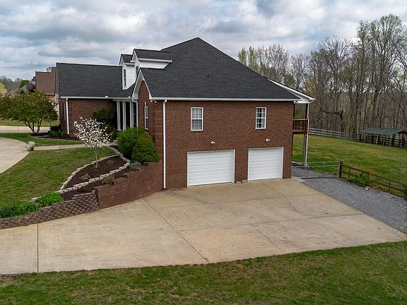 5th image of 2060 Hickory Dr