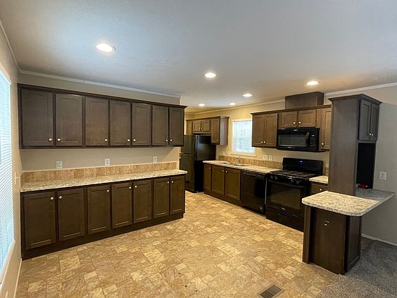3rd image of 516 Courtland Ln #180