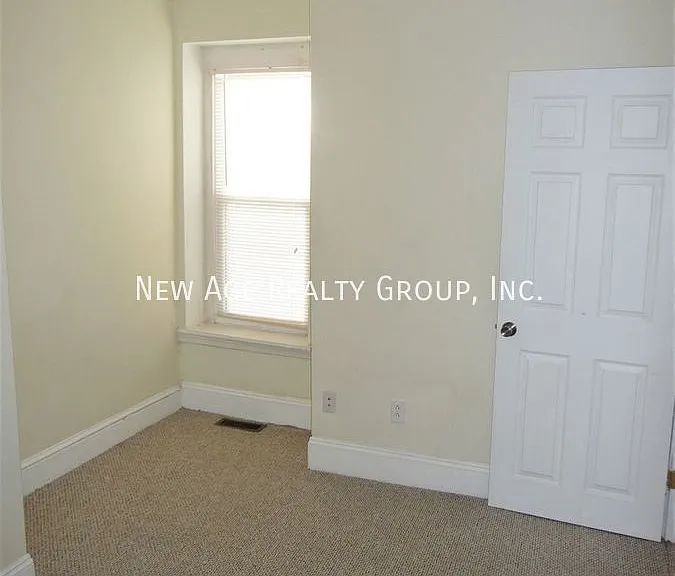 661 N 33rd St #2 — Photo 6