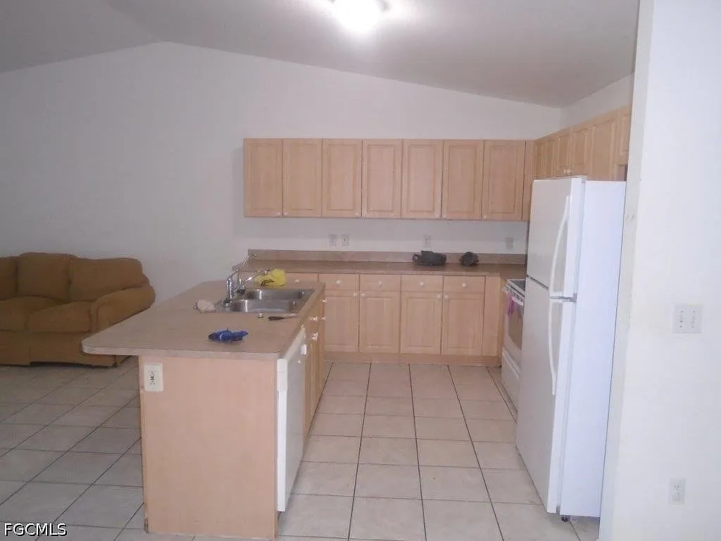 3 bed, 2.0 bath, 1242 sqft, $1,650 — Photo 4