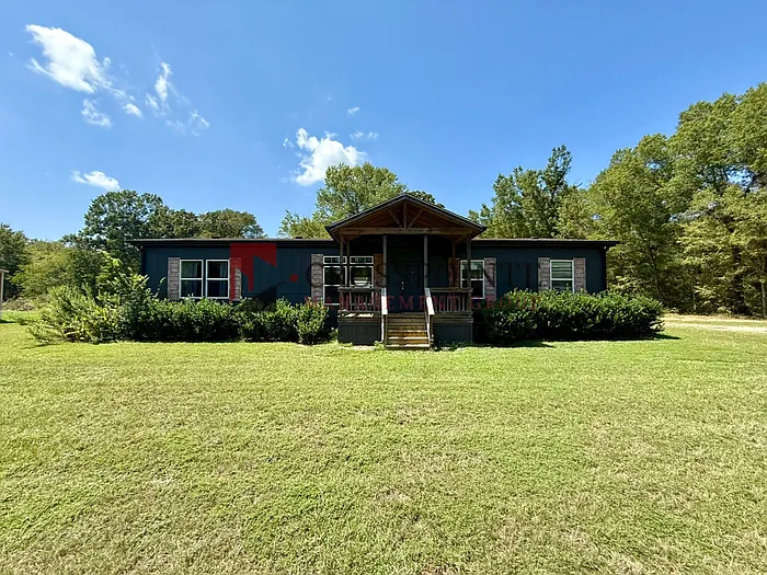 4 bed, 2.0 bath, 2000 sqft, $1,895 — Photo 1