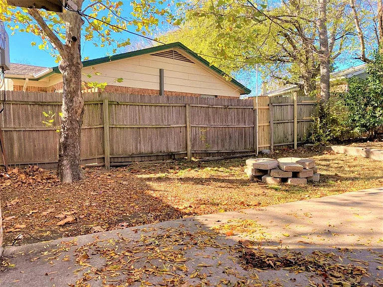 6059 Shadydale Ct — Photo 16