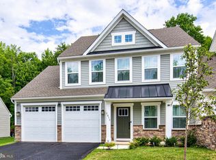 2012 Rivers Dr, Newark, DE 19702