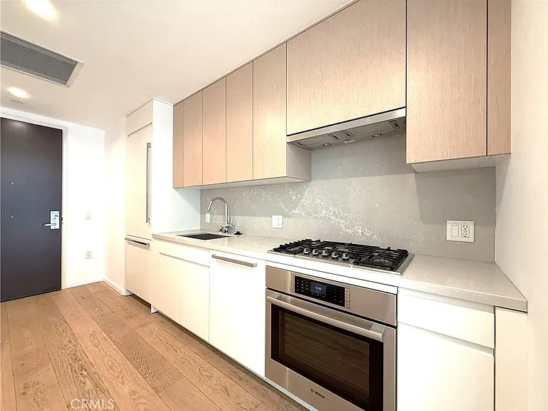 877 Francisco #517 — Photo 8