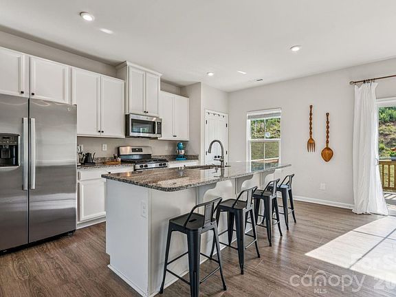 3rd image of 2050 Dornoch Rd