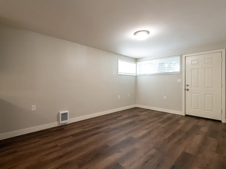 925 SW Holden St #2 — Photo 9