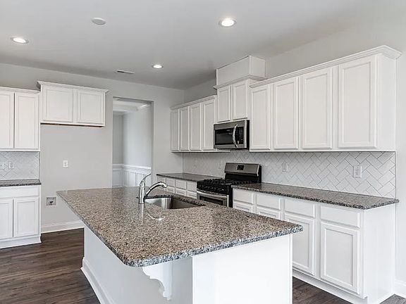 4th image of 600 Longstanton Ave