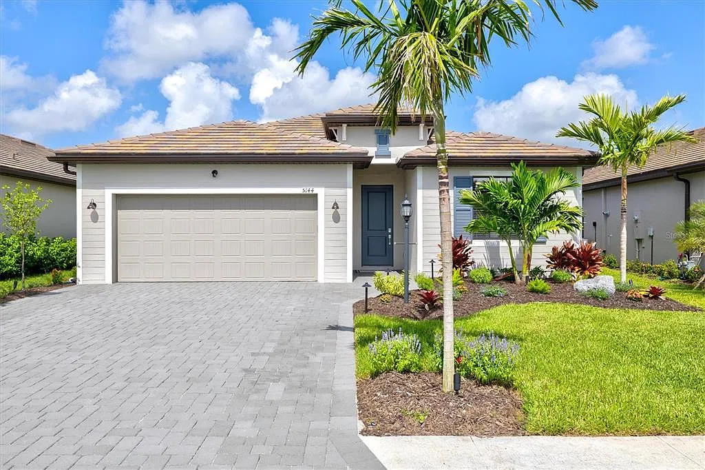 3 bed, 3.0 bath, 2202 sqft, $4,200 — Photo 1