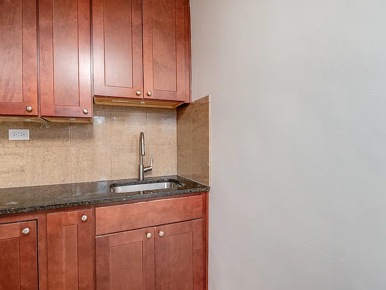 408 Independence Ave SE #202 — Photo 17
