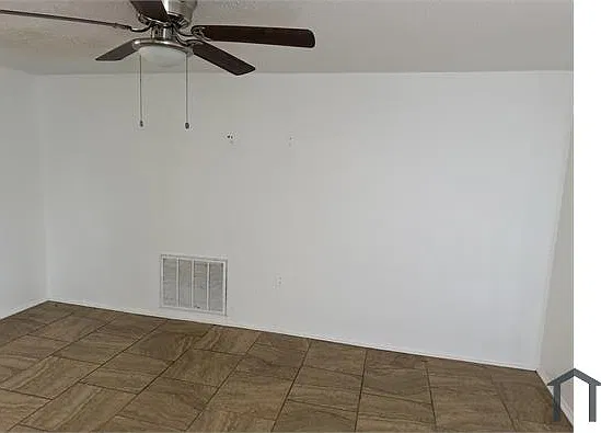 3 bed, 1030 sqft, $1,495 — Photo 3