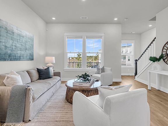 3rd image of 812 Kings Oak Ct Unit 2