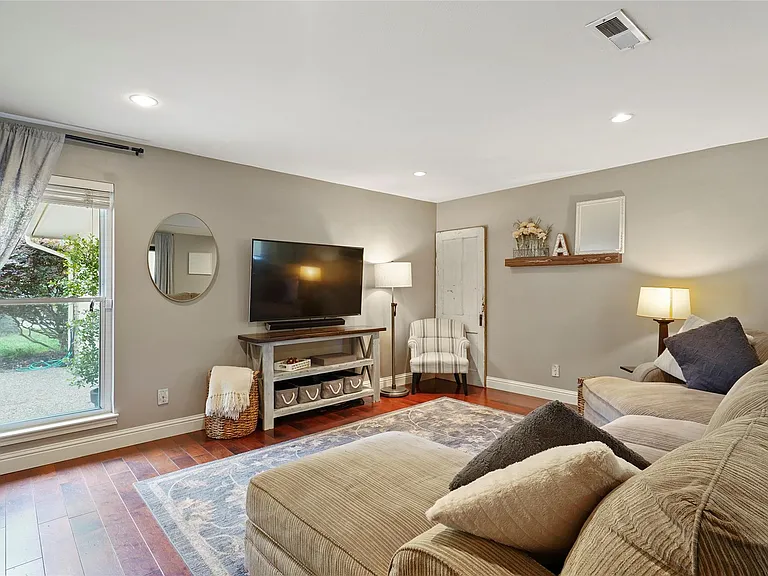 10710 Overbrook Ln — Photo 7