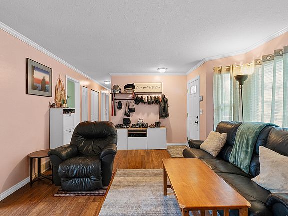 4th image of 22760 Balabanian Cir