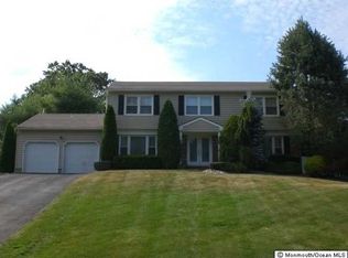 10 Blackfoot Dr, Manalapan, NJ 07726
