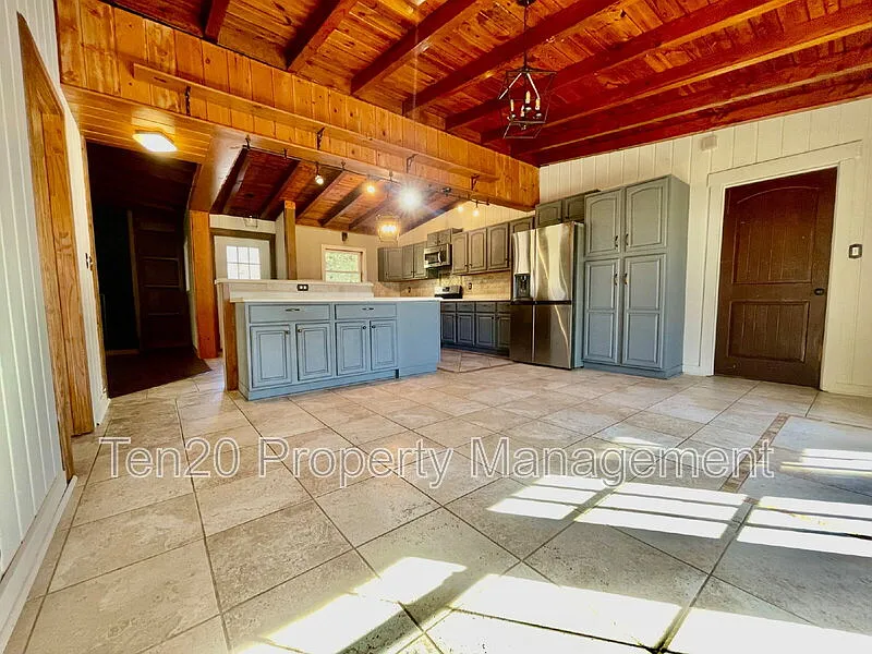 3 bed, 2.0 bath, 1358 sqft, $1,550 — Photo 3