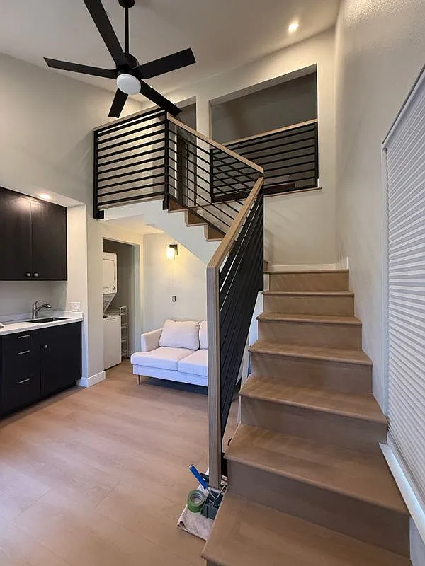 1 bed, 1.5 bath, 325 sqft, $2,999 — Photo 2