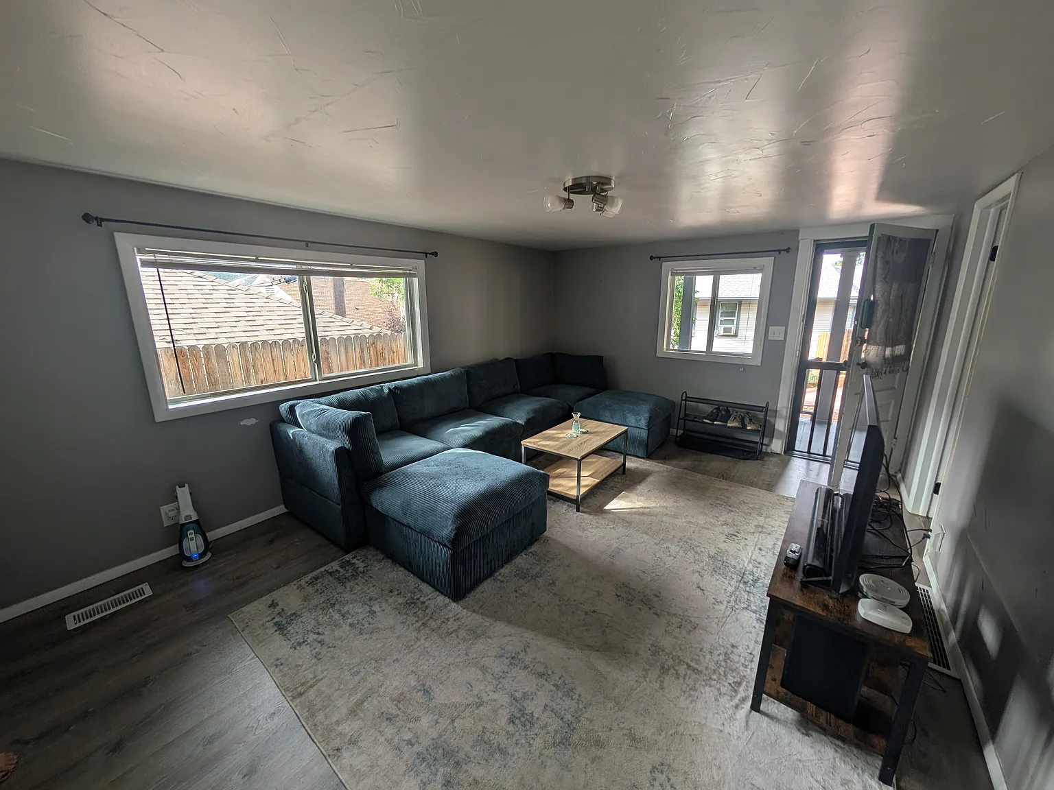 3 bed, 875 sqft, $2,000 — Photo 2