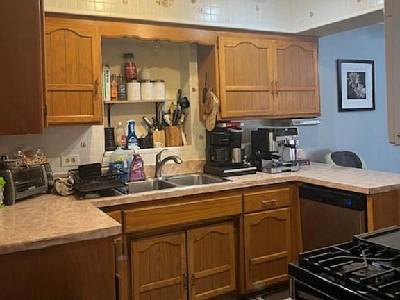 5th image of 6450 W 82nd Pl