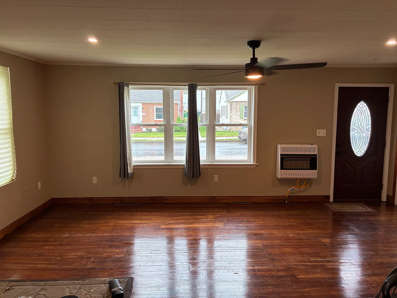 3 bed, 3.5 bath, 2636 sqft, $2,300 — Photo 3